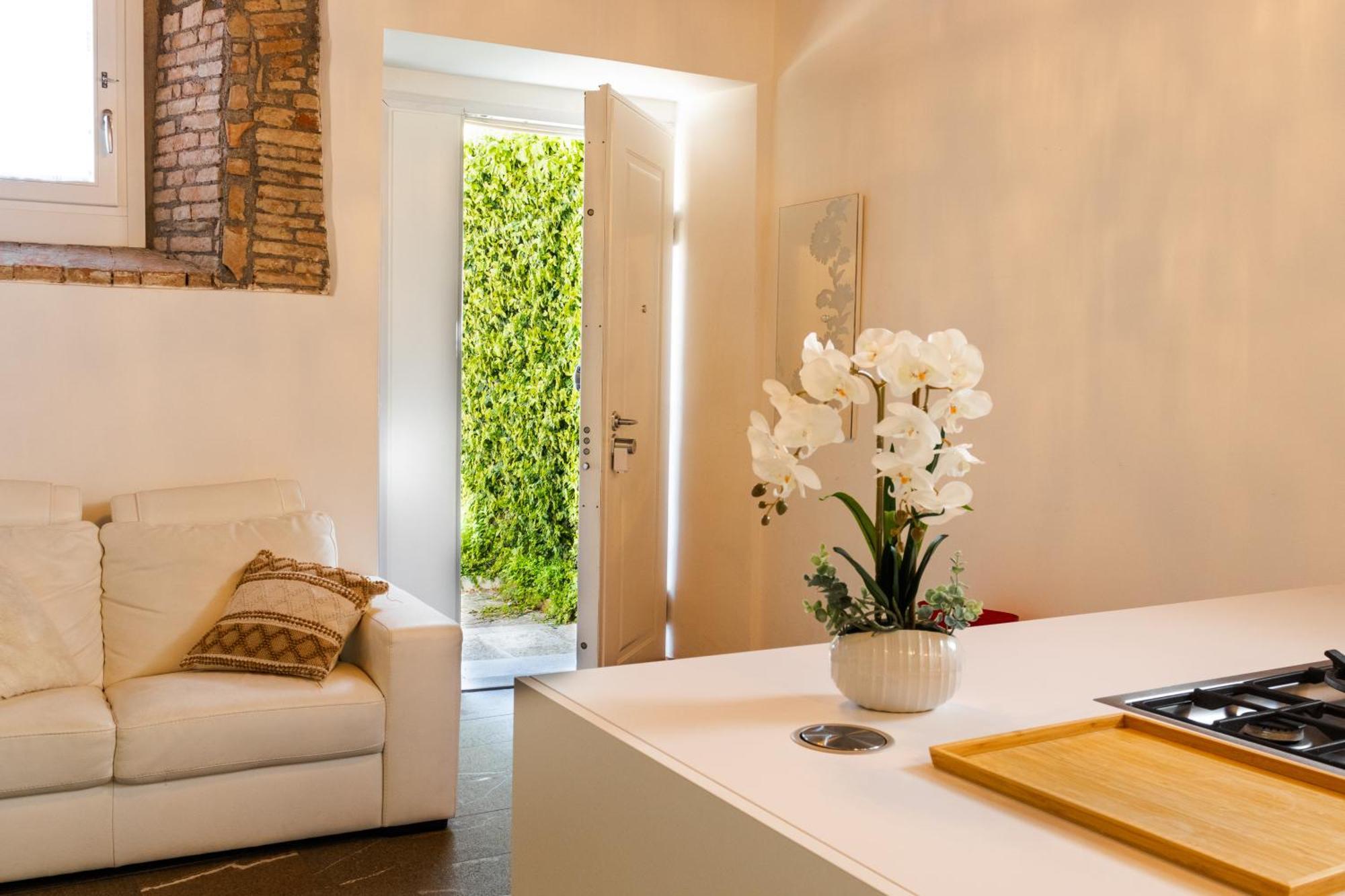 In Pieno Centro Storico Con Parcheggio Gratuito Incluso. Apartment Udine Luaran gambar